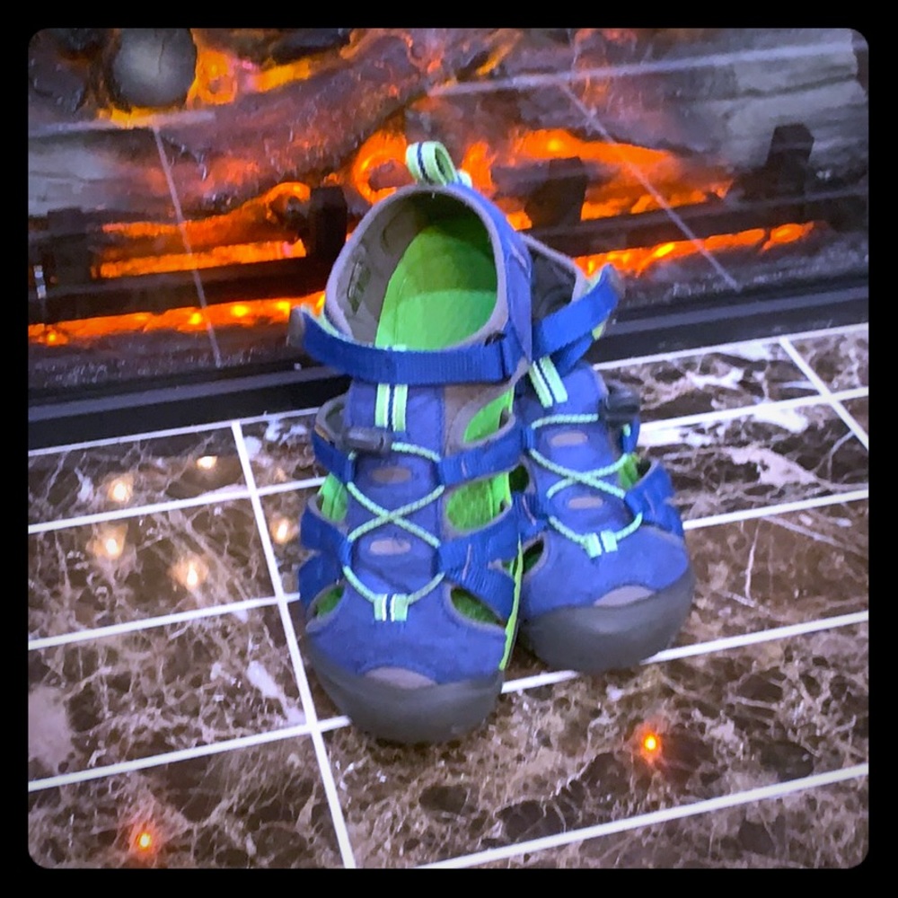 🔥🔥Keen waterproof kids sandals 🔥🔥